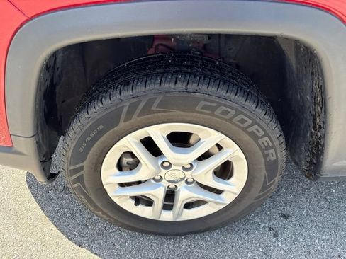 Used 2018 Jeep Compass Sport w/ Tech Group AWD/4WD image 3