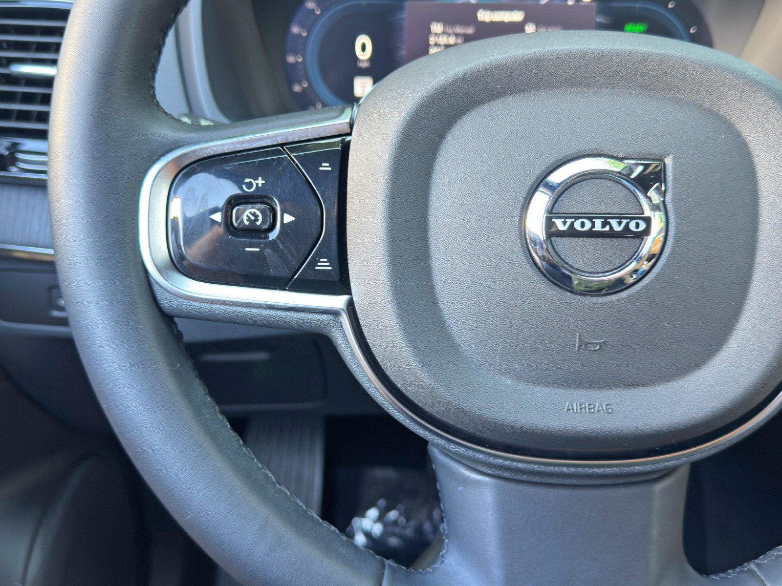 Used 2024 Volvo XC90 T8 Ultimate w/ Lounge Package AWD/4WD image 23