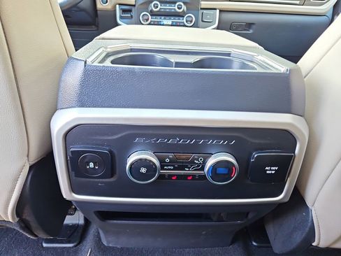 Used 2024 Ford Expedition Limited image 31