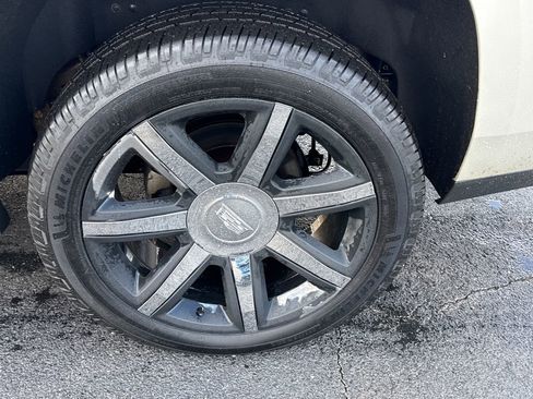 Used 2016 Cadillac Escalade Premium image 11