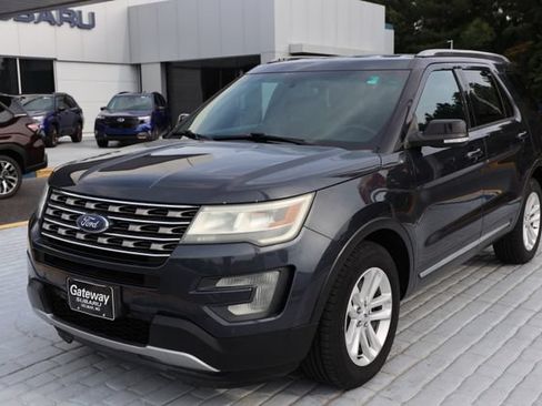Used 2017 Ford Explorer XLT w/ Equipment Group 201A FWD image 1