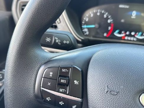 Used 2020 Ford Escape SE image 18