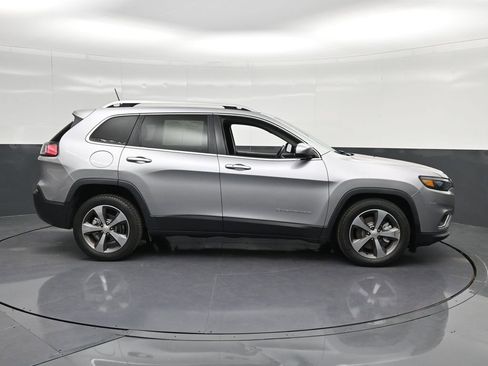 Used 2019 Jeep Cherokee Limited FWD image 4