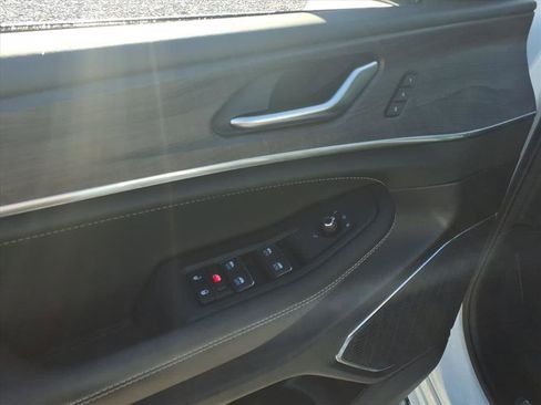 New 2025 Jeep Grand Cherokee L Overland w/ Trailer Tow Package image 5