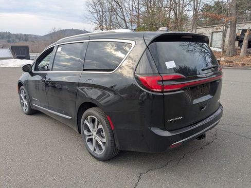New 2026 Chrysler Pacifica Pinnacle image 8