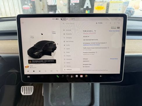 Used 2022 Tesla Model Y Performance AWD/4WD image 9