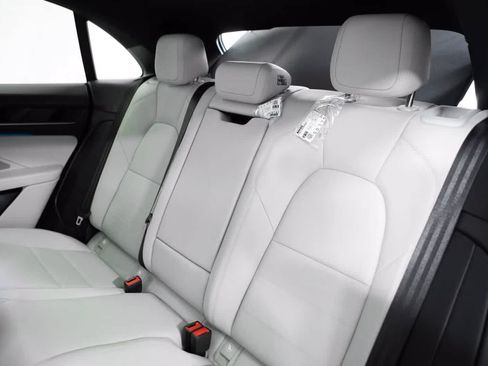 Certified 2026 Porsche Macan Electric RWD image 36