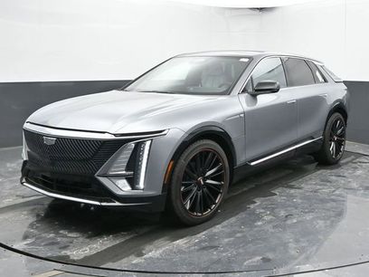 New 2025 Cadillac Lyriq Luxury w/ LPO, Red Accent Package