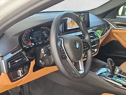 Used 2023 BMW 530i w/ Convenience Package RWD image 10