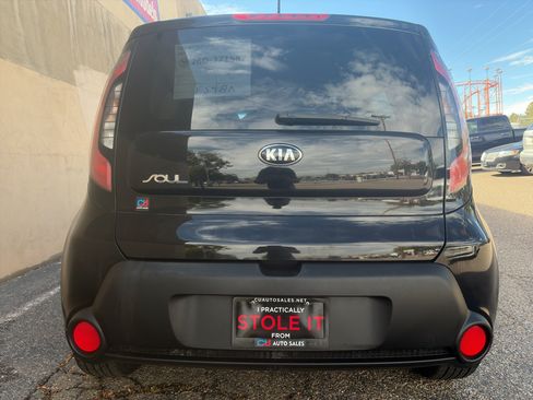 Used 2014 Kia Soul + FWD image 10