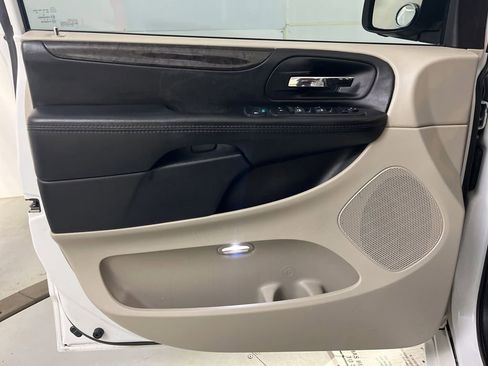 Used 2018 Dodge Grand Caravan SE FWD image 27