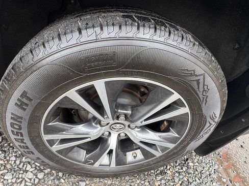 Used 2018 Toyota Highlander LE image 31