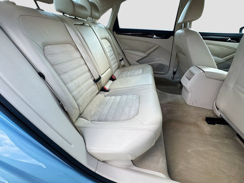 Used 2012 Volkswagen Passat TDI SEL Premium FWD image 31