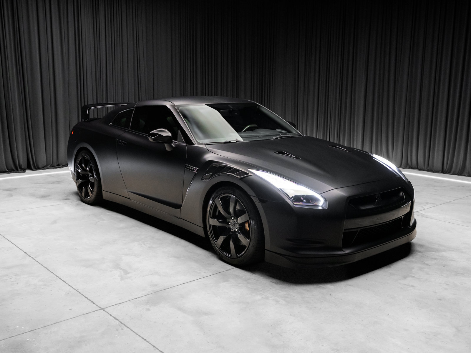 Used 2009 Nissan GT-R Premium AWD/4WD image 9