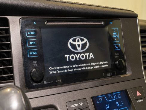 Used 2017 Toyota Sienna SE Premium image 15