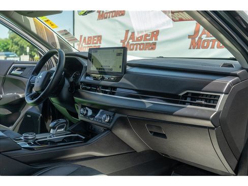 Used 2025 Mitsubishi Outlander AWD image 44