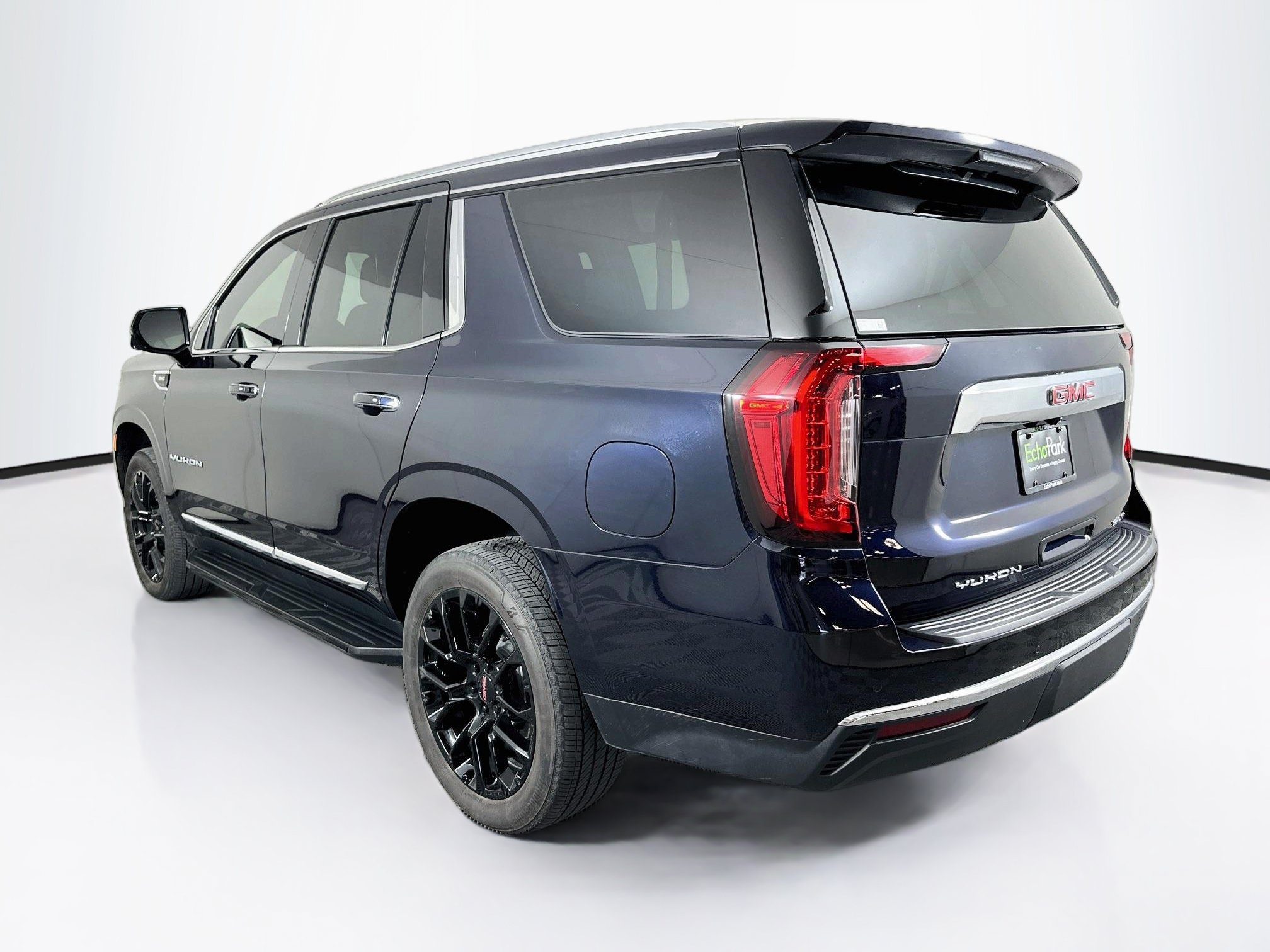 Used 2024 GMC Yukon SLT w/ SLT Premium Package AWD/4WD image 5