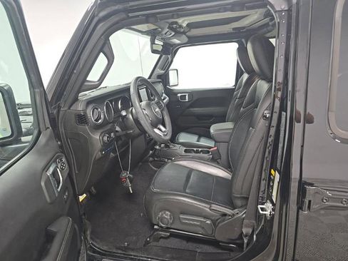 Used 2023 Jeep Wrangler Unlimited Sahara w/ Dual Top Group AWD/4WD image 4