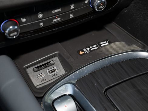 Used 2024 Buick Enclave Essence w/ Sport Touring Edition image 33