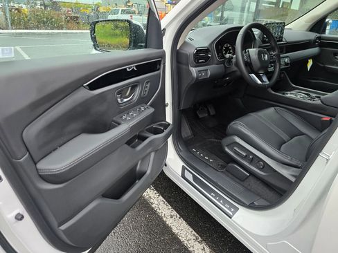 New 2025 Honda Pilot EX-L image 11