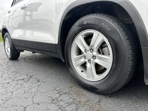 Used 2020 Chevrolet Trax LT FWD image 11