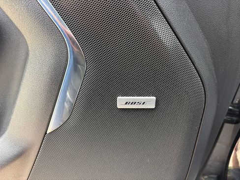 Used 2023 GMC Yukon XL SLT w/ SLT Luxury Package AWD/4WD image 4