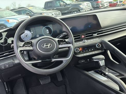 Used 2024 Hyundai Elantra SEL image 13