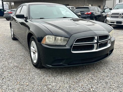 Used 2013 Dodge Charger SE image 3