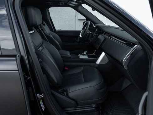 Used 2025 Land Rover Range Rover SV AWD/4WD image 2