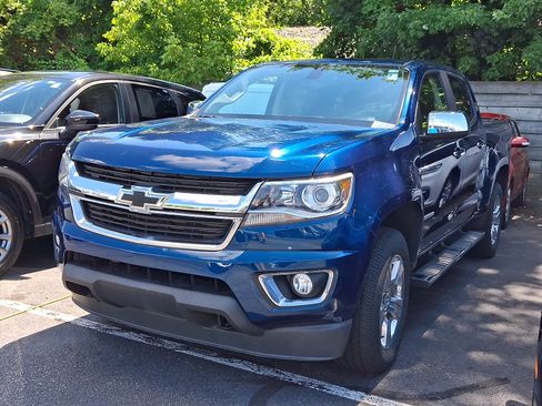 Used 2019 Chevrolet Colorado LT w/ Luxury Package, Chrome AWD/4WD image 3