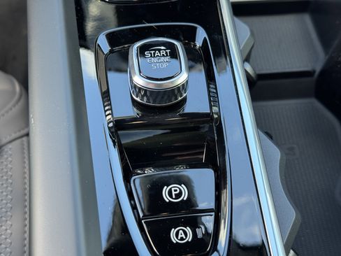 New 2026 Volvo XC60 B5 Core w/ Protection Package image 27