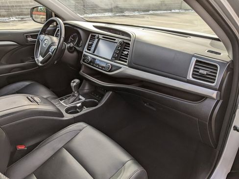 Used 2017 Toyota Highlander XLE image 21