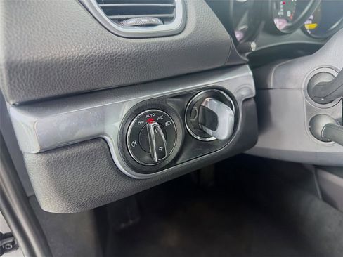 Used 2022 Porsche 718 Cayman w/ Premium Package image 10