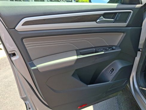 Used 2023 Volkswagen Atlas SE w/ Black Wheel Package FWD image 13