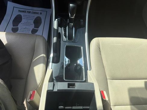 Used 2017 Honda Accord Touring image 18