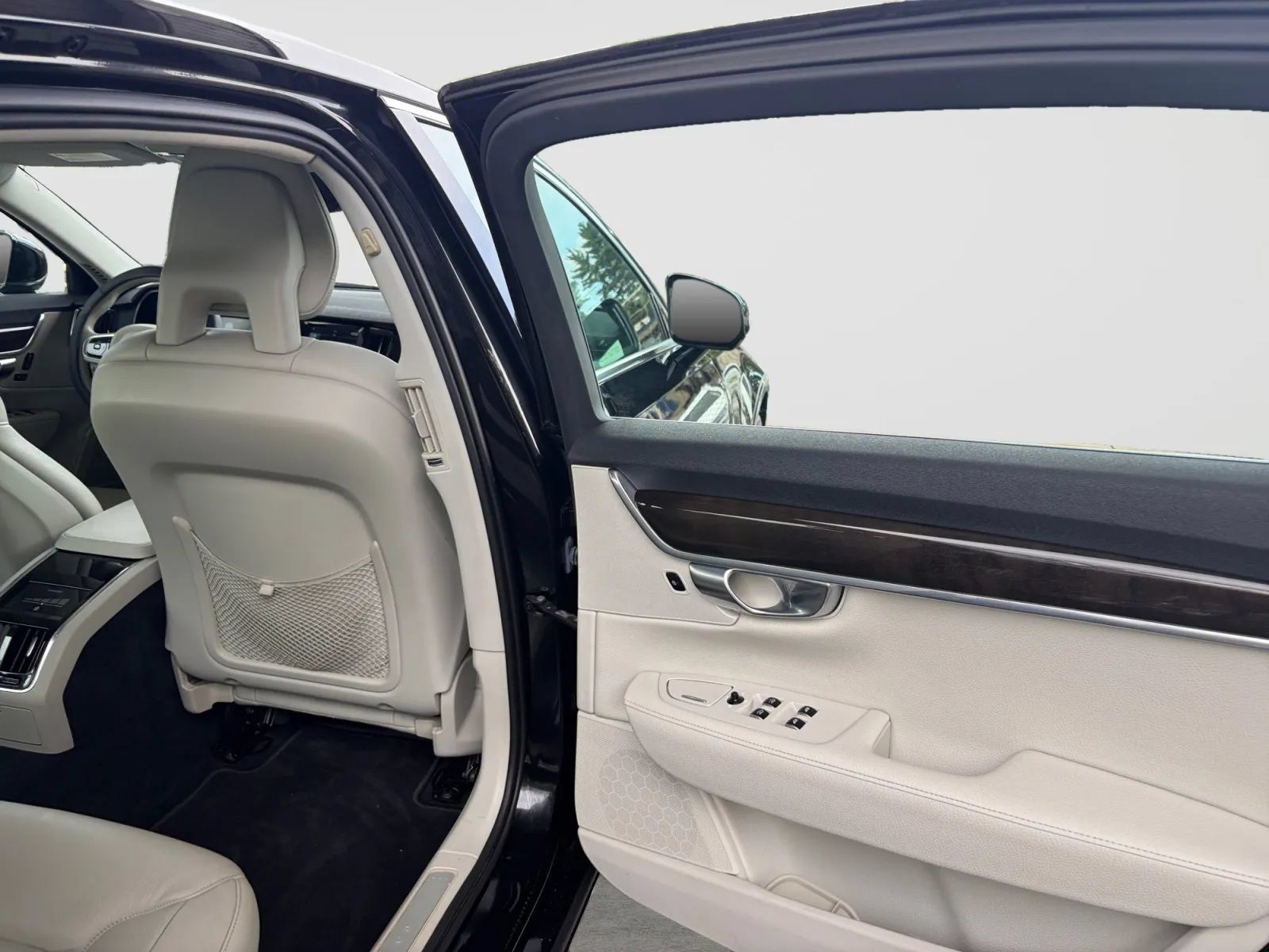 Used 2018 Volvo S90 T6 Momentum w/ Convenience Package AWD/4WD image 17