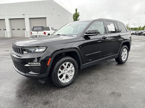 Used 2023 Jeep Grand Cherokee Limited w/ Trailer Tow Prep Group (B) AWD/4WD image 5