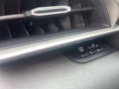 Used 2024 Toyota Highlander LE image 24