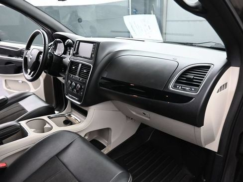 Used 2020 Dodge Grand Caravan SXT FWD image 26