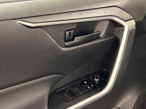 Used 2021 Toyota RAV4 LE image 13