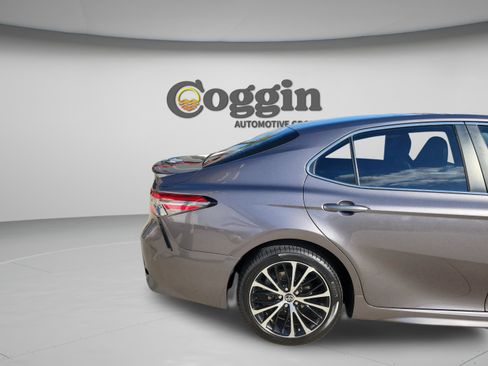 Used 2018 Toyota Camry SE w/ Moonroof Package FWD image 30