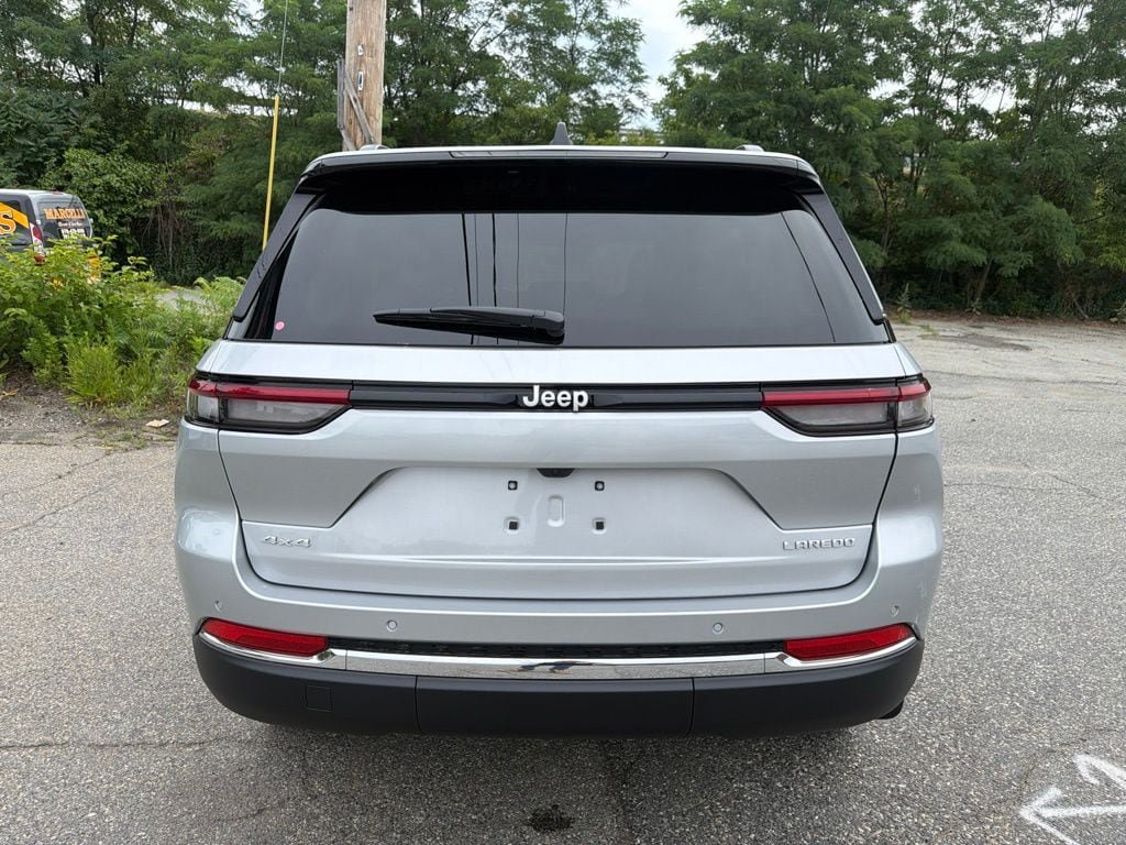 New 2026 Jeep Grand Cherokee Laredo X AWD/4WD image 4