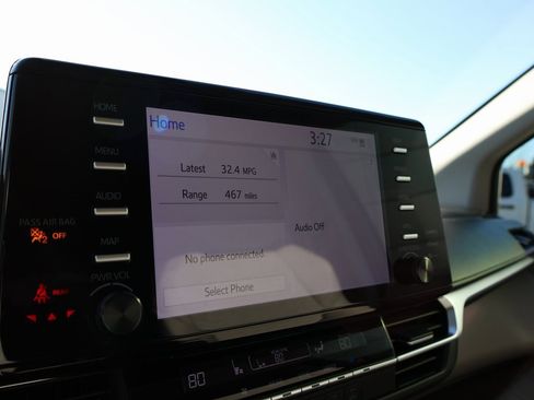 Used 2024 Toyota Sienna LE image 31