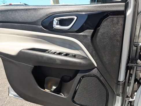 Used 2025 Jeep Compass Limited image 15