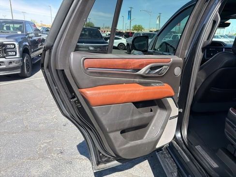 Used 2023 GMC Yukon Denali Ultimate AWD/4WD image 27