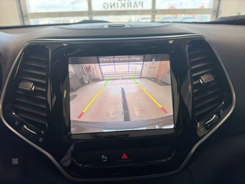 Used 2019 Jeep Cherokee Limited w/ Luxury Group AWD/4WD image 47