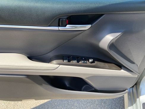 Used 2021 Toyota Camry XLE image 11