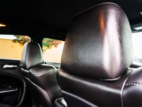 Used 2019 Dodge Charger Scat Pack w/ Dynamics Package RWD image 23