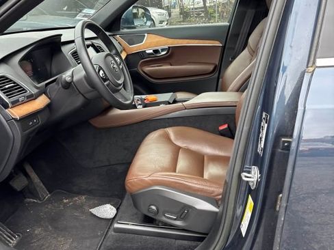 Used 2023 Volvo XC90 T8 Core AWD/4WD image 5