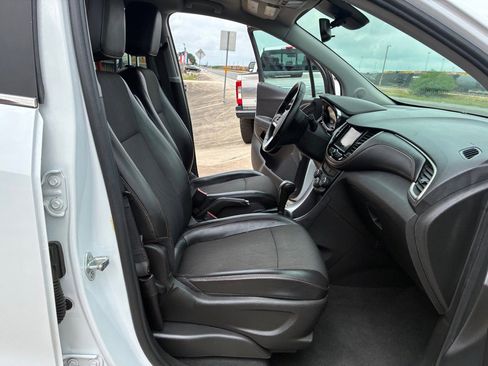 Used 2019 Chevrolet Trax LT w/ LT Convenience Package AWD/4WD image 34